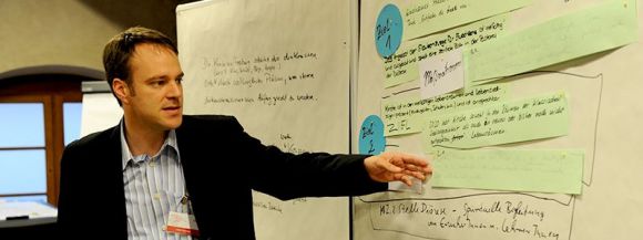 VKRF- Vorsitzender S. Lienhard in der Kleingruppenarbeit